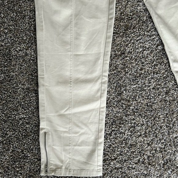 5/$25 J.Jill cream colored lightweight ankle pants size 10 Tall - Picture 12 of 12